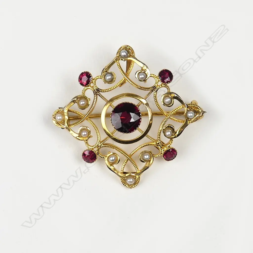 An early 20thC 9ct. seed pearl and garnet pendant brooch Image 1++