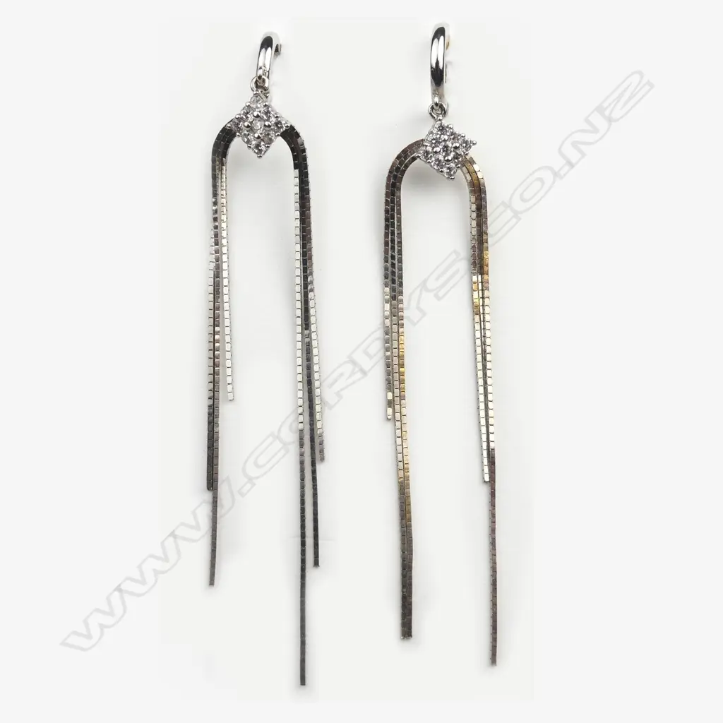 A pair of modern 14ct. white gold chain drop earrings Image 1++