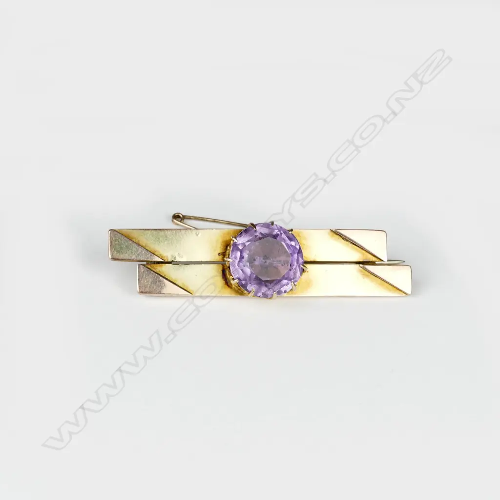 A 9ct. gold and amethyst bar brooch Image 1++