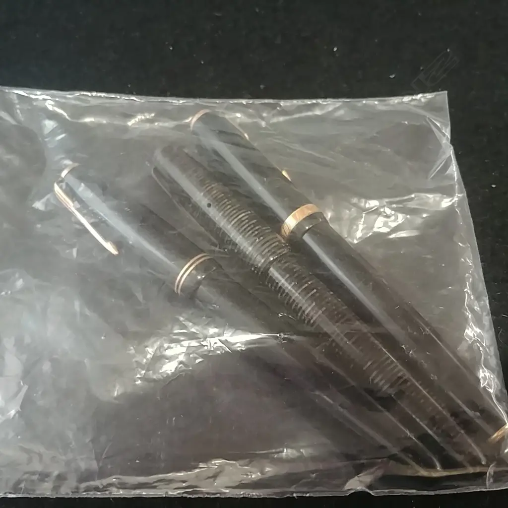 3 VINTAGE PARKER FOUNTAIN PENS  Image 1++