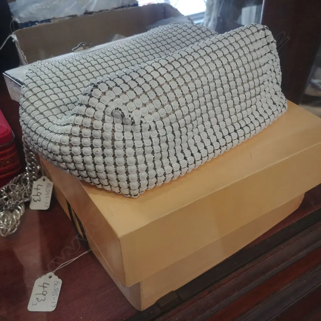 THREE OROTON HANDBAGS IN ORIGINAL PACKING Image 1++