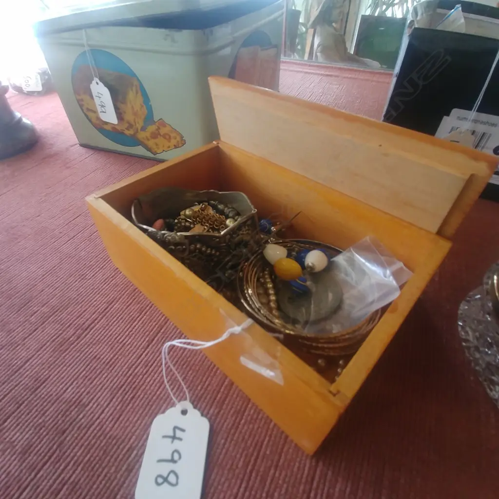 KIWIANA BOX & COSTUME JEWLERY Image 1++