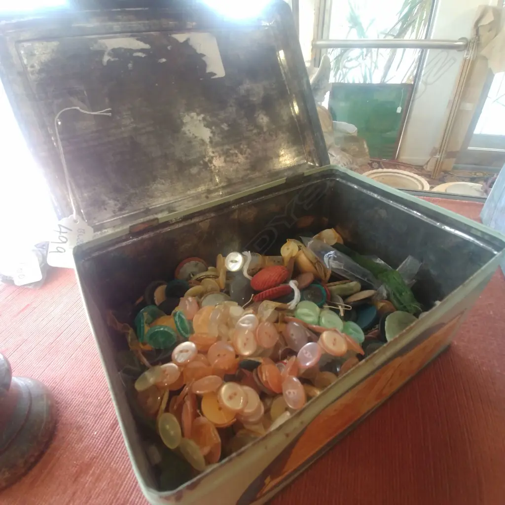 TIN OF ASST BUTTONS Image 1++