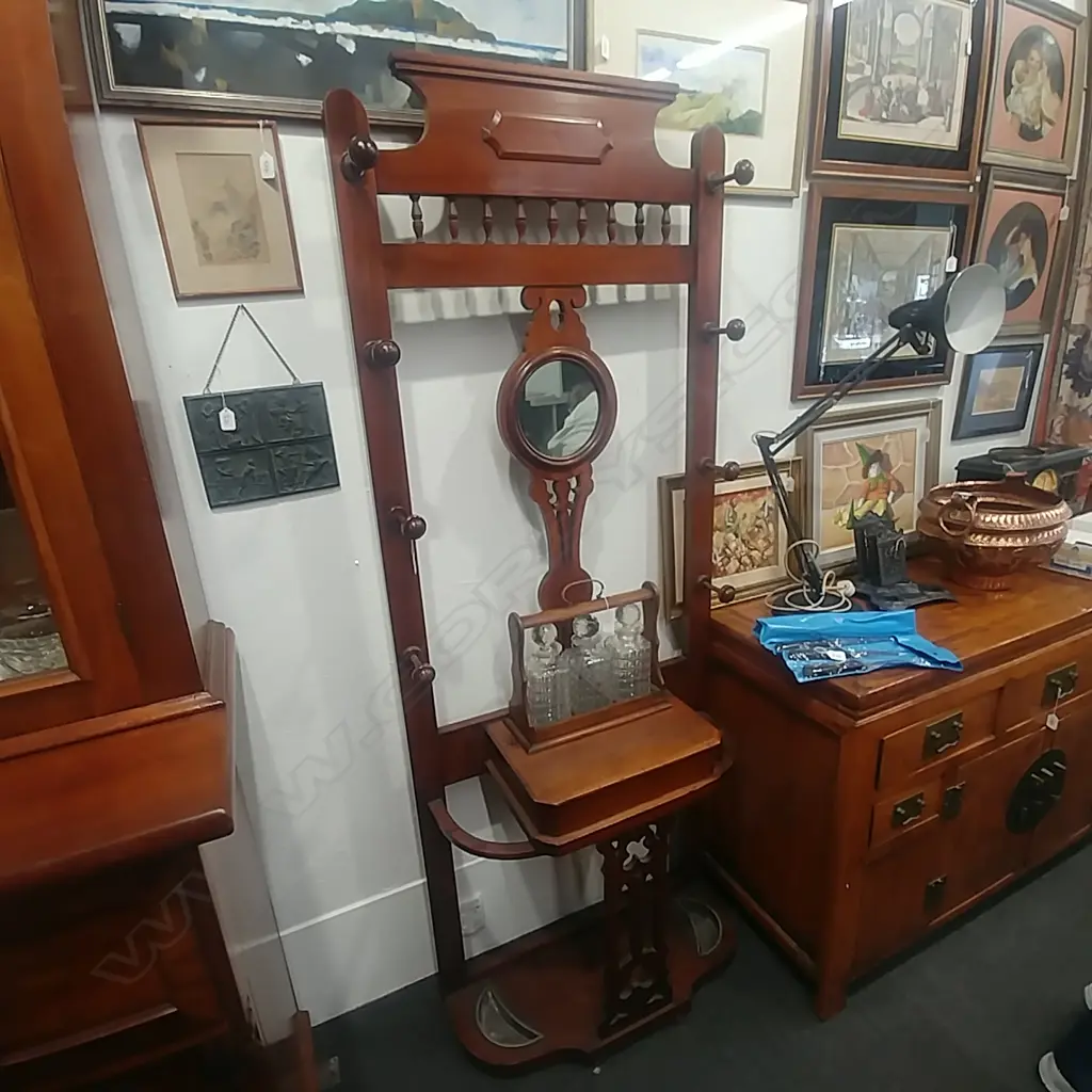 VICT HALL STAND Image 1++