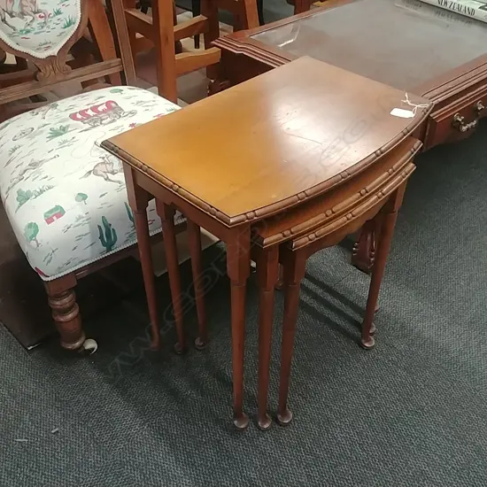 KAURI NEST OF TABLES