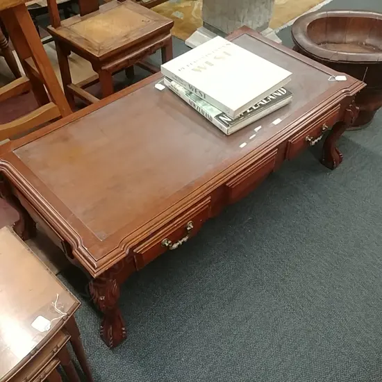 COFFEE TABLE w GLASS TOP