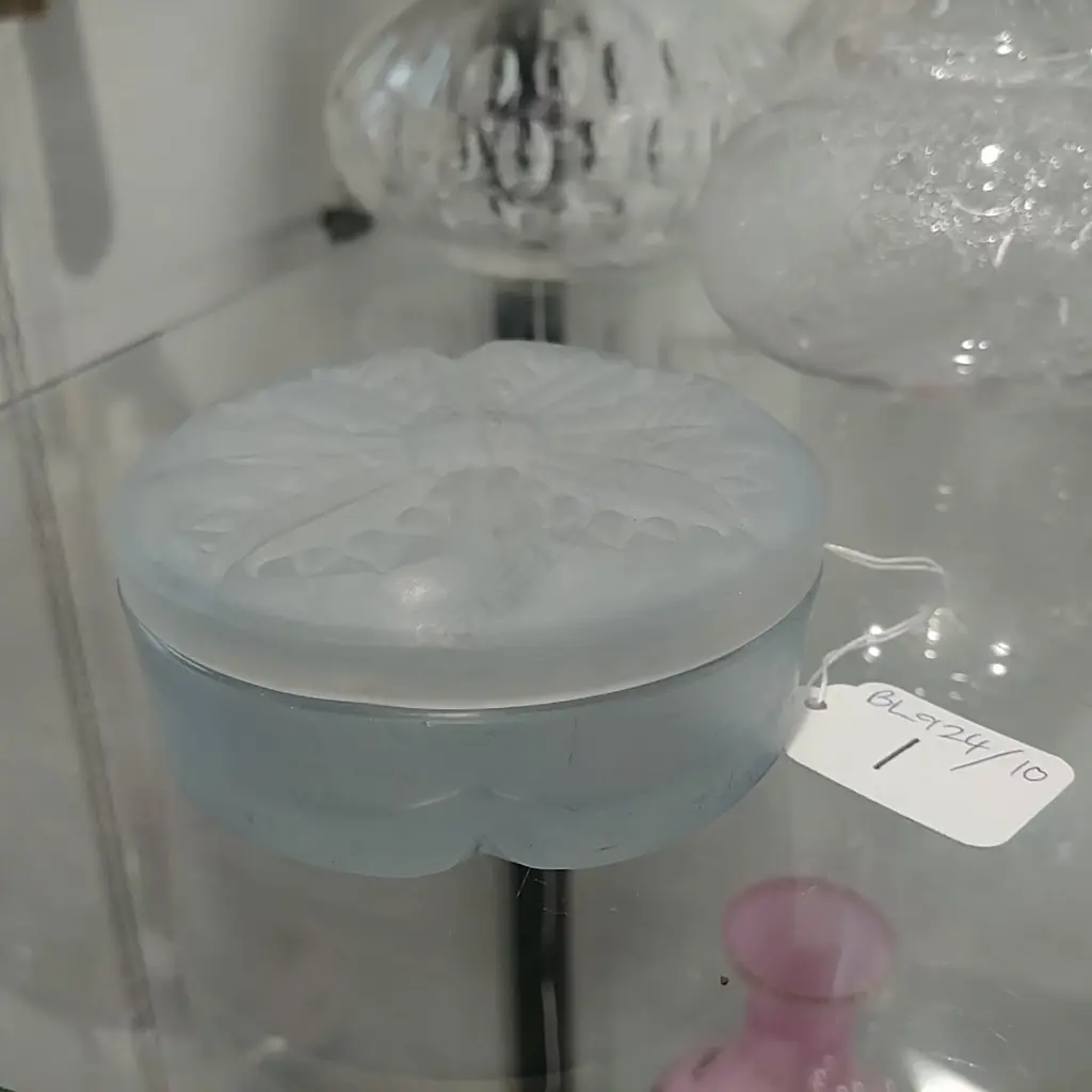 LALIQUE LIDDED TRINKET BOX Image 1++