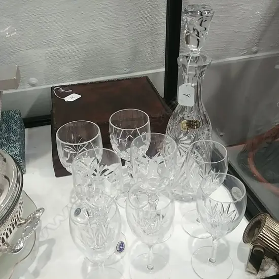 POLISH CRYSTAL DECANTER +8 WINE GLASSES