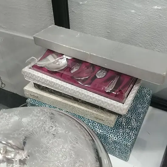 5 BOXED EP CUTLERY SETS