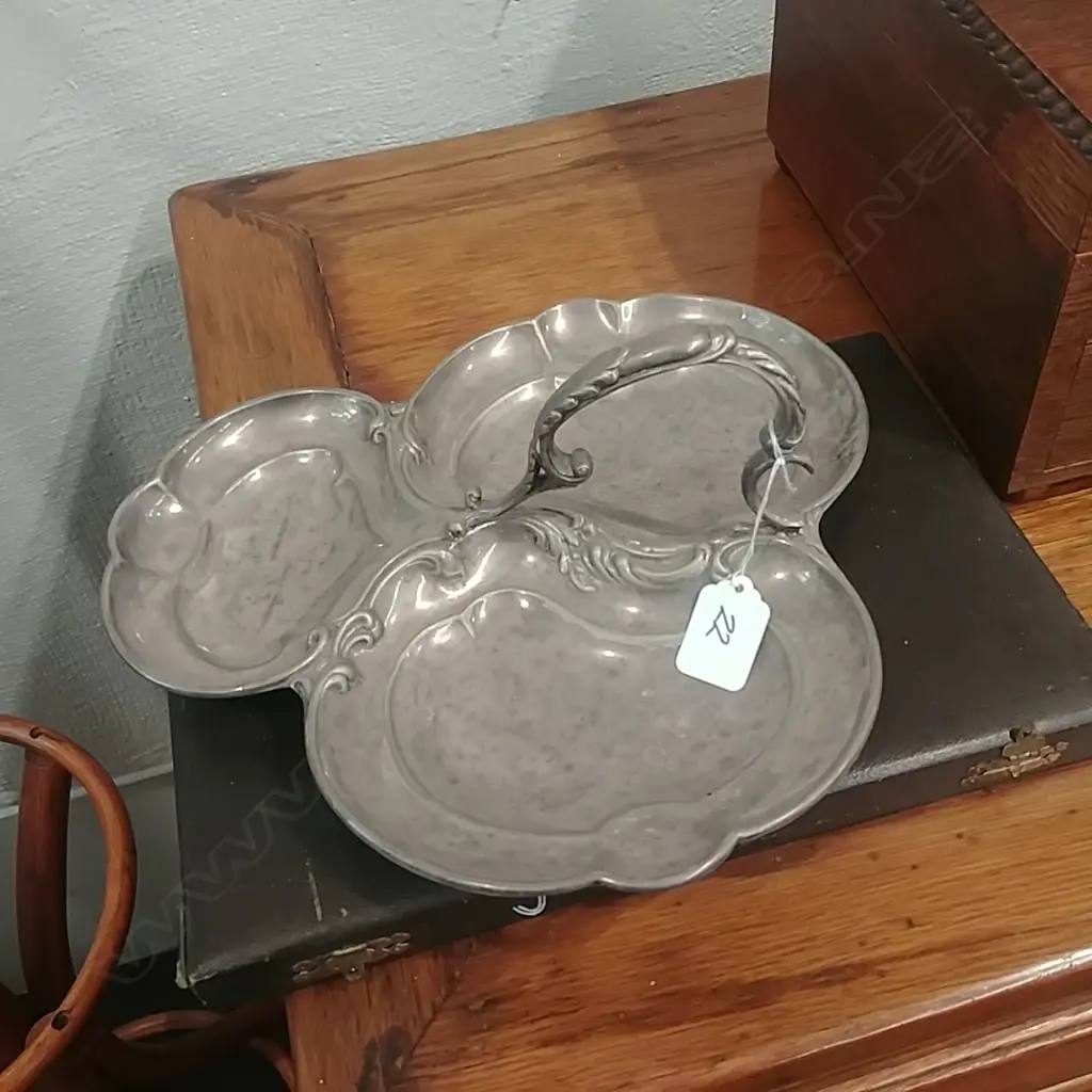 CASED FRUIT KNIVES+FORKS +DISH Image 1++