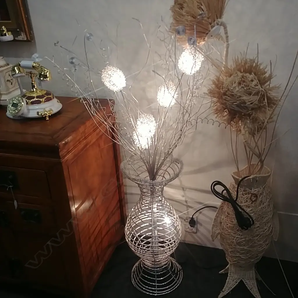 SILVER VASE SHAPE LIGHT FEATURE  Image 1++