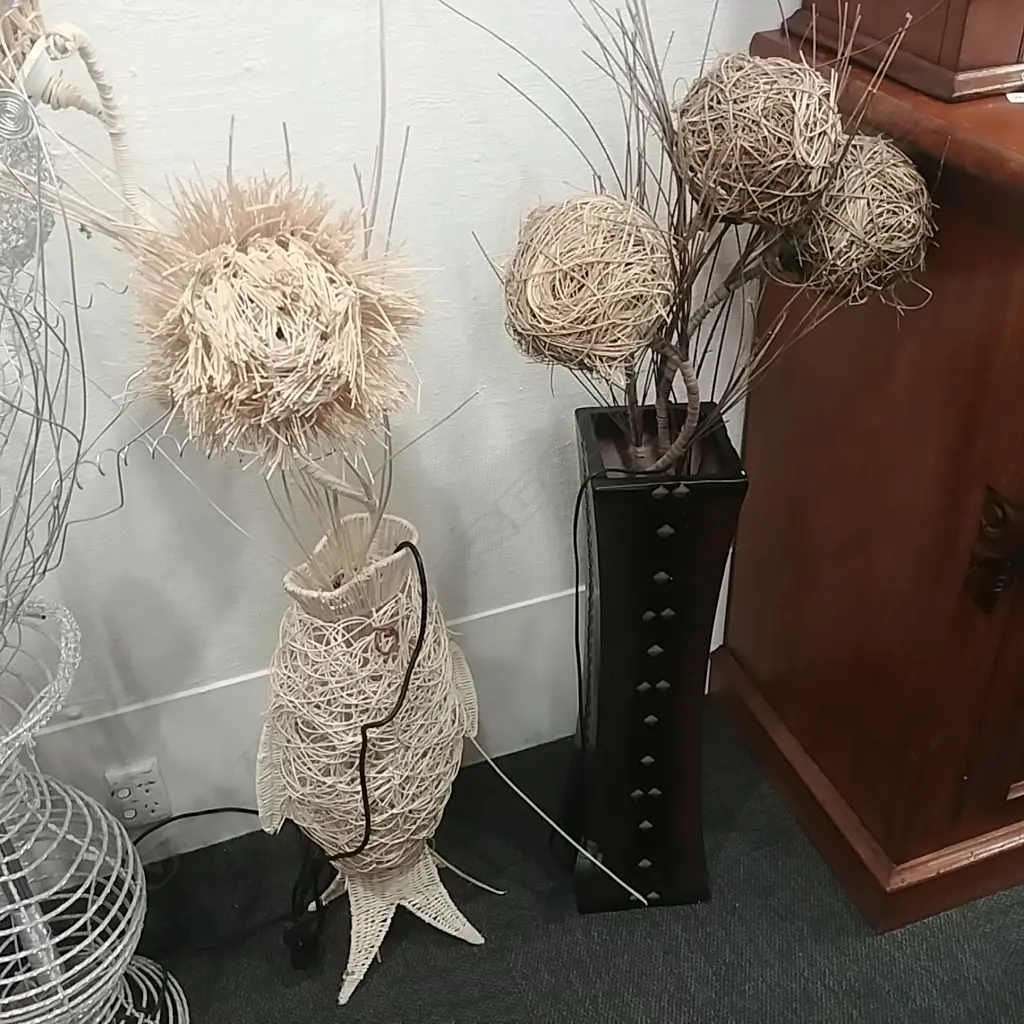 TWO CANE LIGHT FEATURES Image 1++