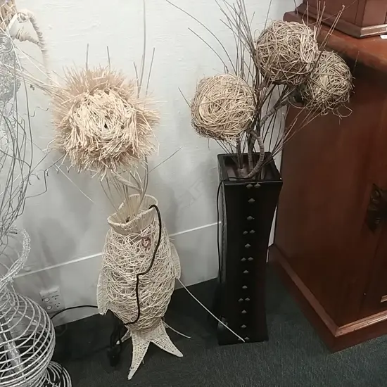 TWO CANE LIGHT FEATURES