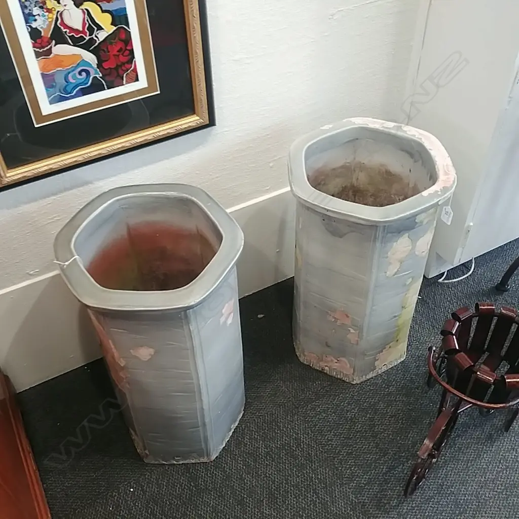 2 MORRIS  & JAMES  TALL POTS Image 1++