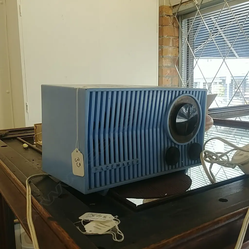 LIGHT BLUE PACEMAKER RADIO  Image 1++