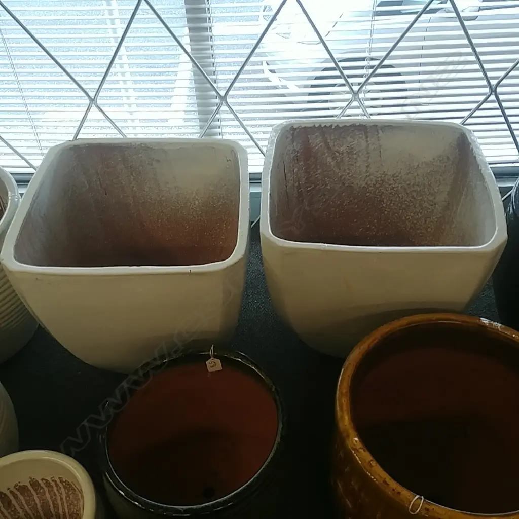PR WHITE GLAZED GARDEN POTS SQUARE 1 AF Image 1++