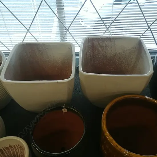 PR WHITE GLAZED GARDEN POTS SQUARE 1 AF