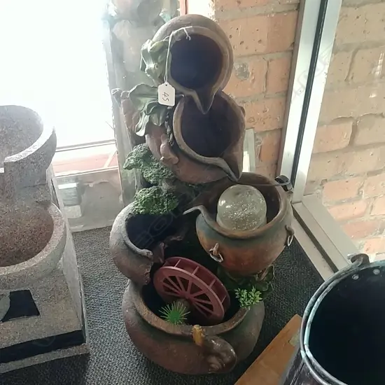 WATER FEATURE - POTS & FROGS 