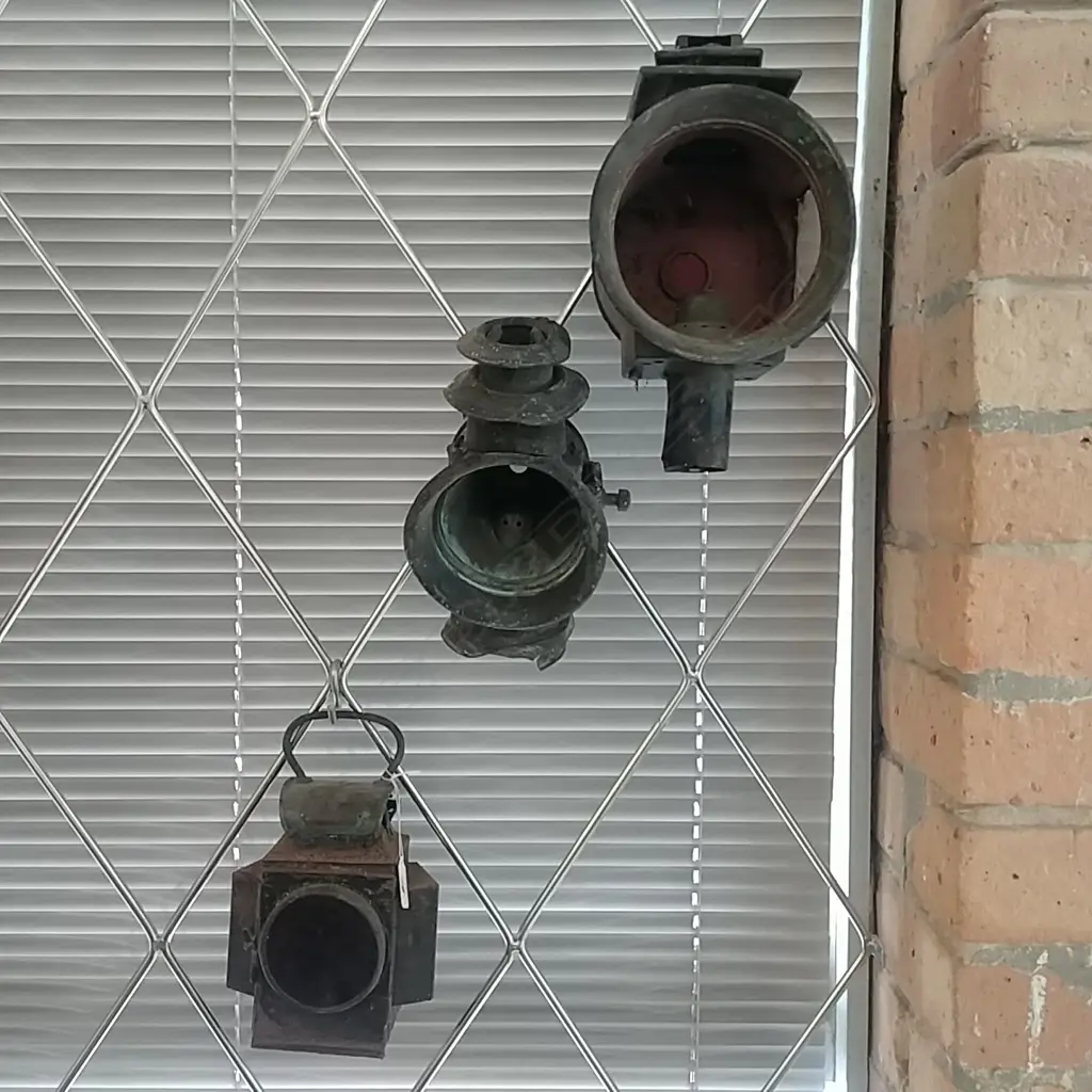BOX OF LAMPS Image 1++