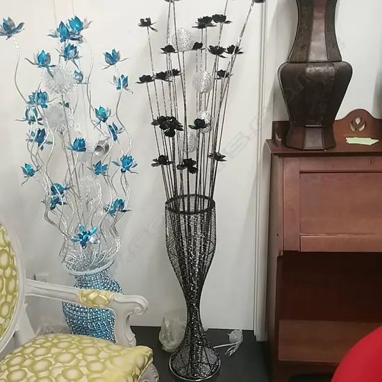 LARGE BLACK FLORAL LIGHT FEATURE