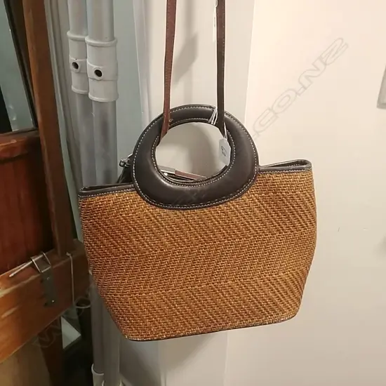 2 HAND BAGS