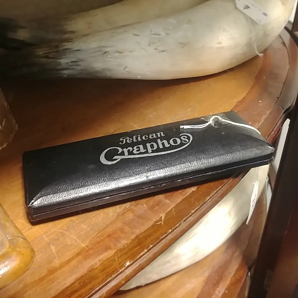 PELICAN GRAPHOS CASED PEN SET Image 1++