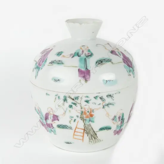 An old Chinese famille rose porcelain lidded bowl