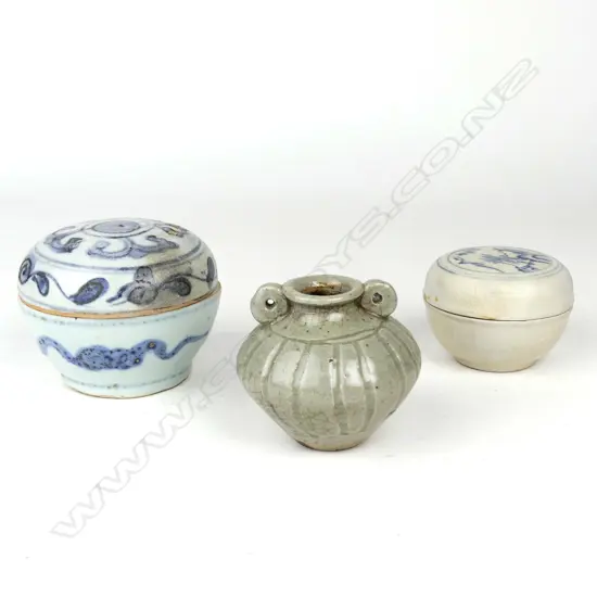 Three Chinese antique small pots