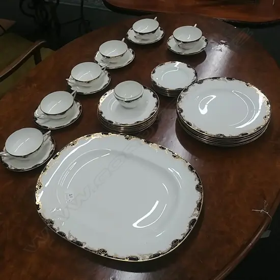 PART MINTON VERSAILES DINNER SERVICE