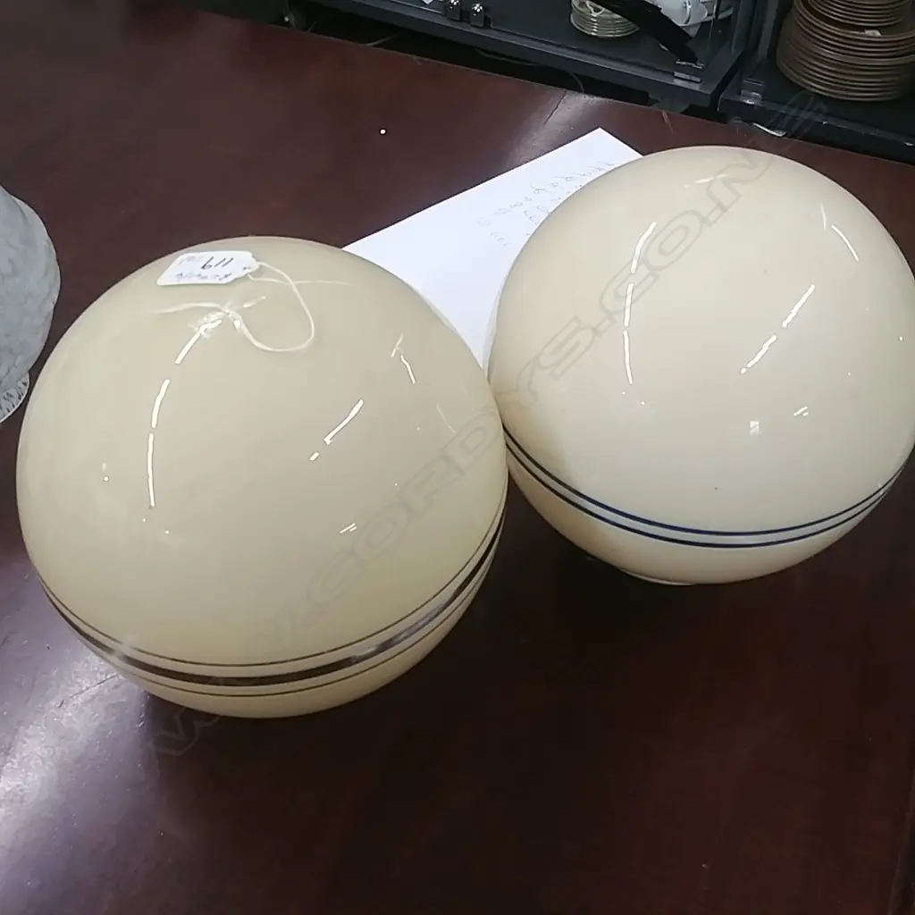 2 ART DECO LIGHT SHADES Image 1++