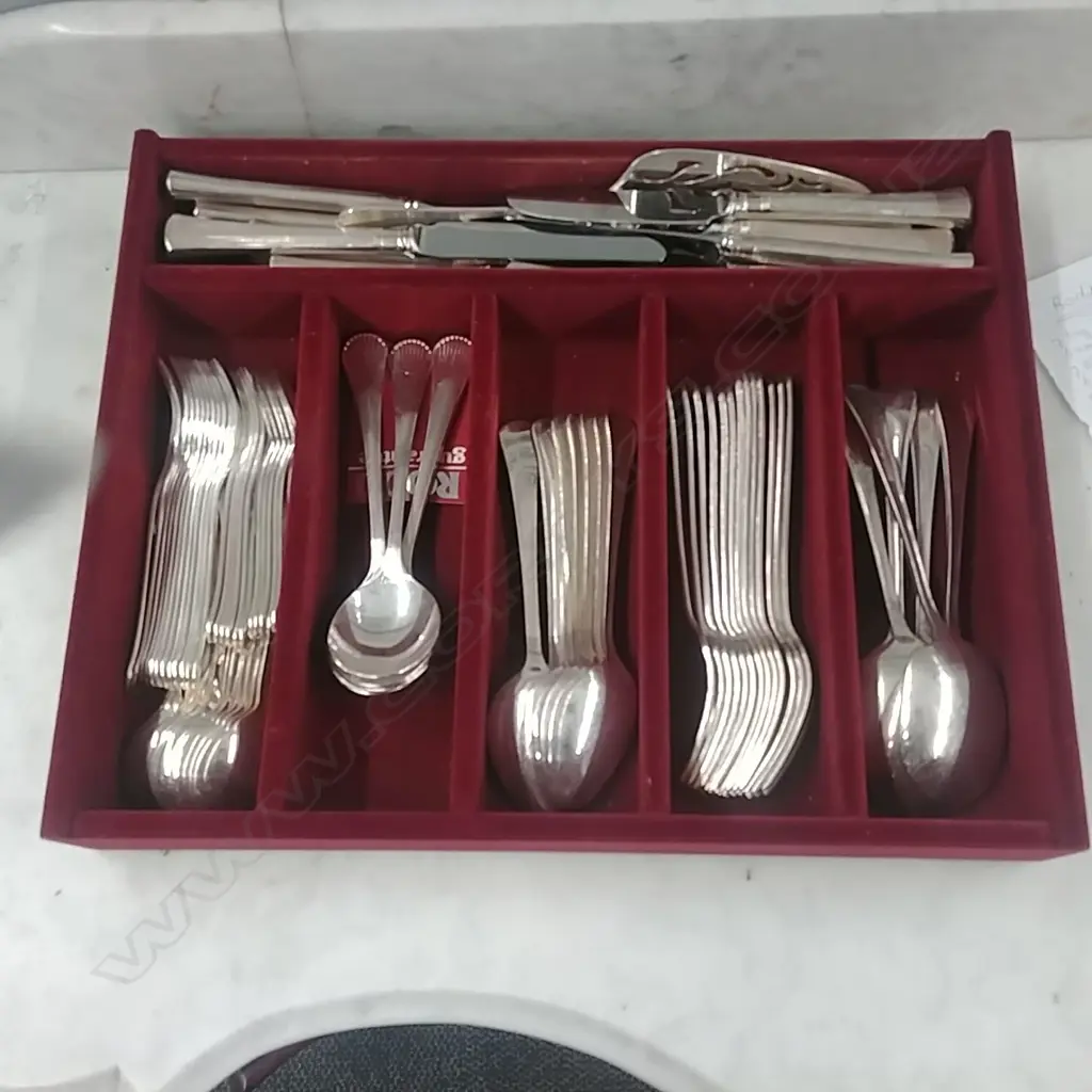 CUTLERY APPROX 83 PCS Image 1++
