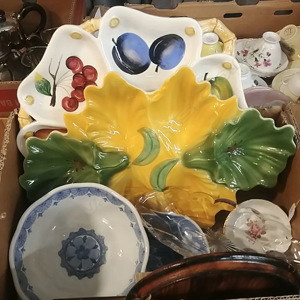 BOX LOT CHINA & GLASS Image 1++