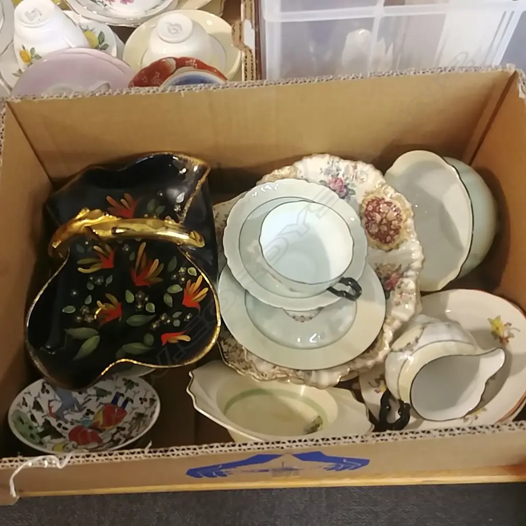 BOX LOT MIXED CHINA Image 1++