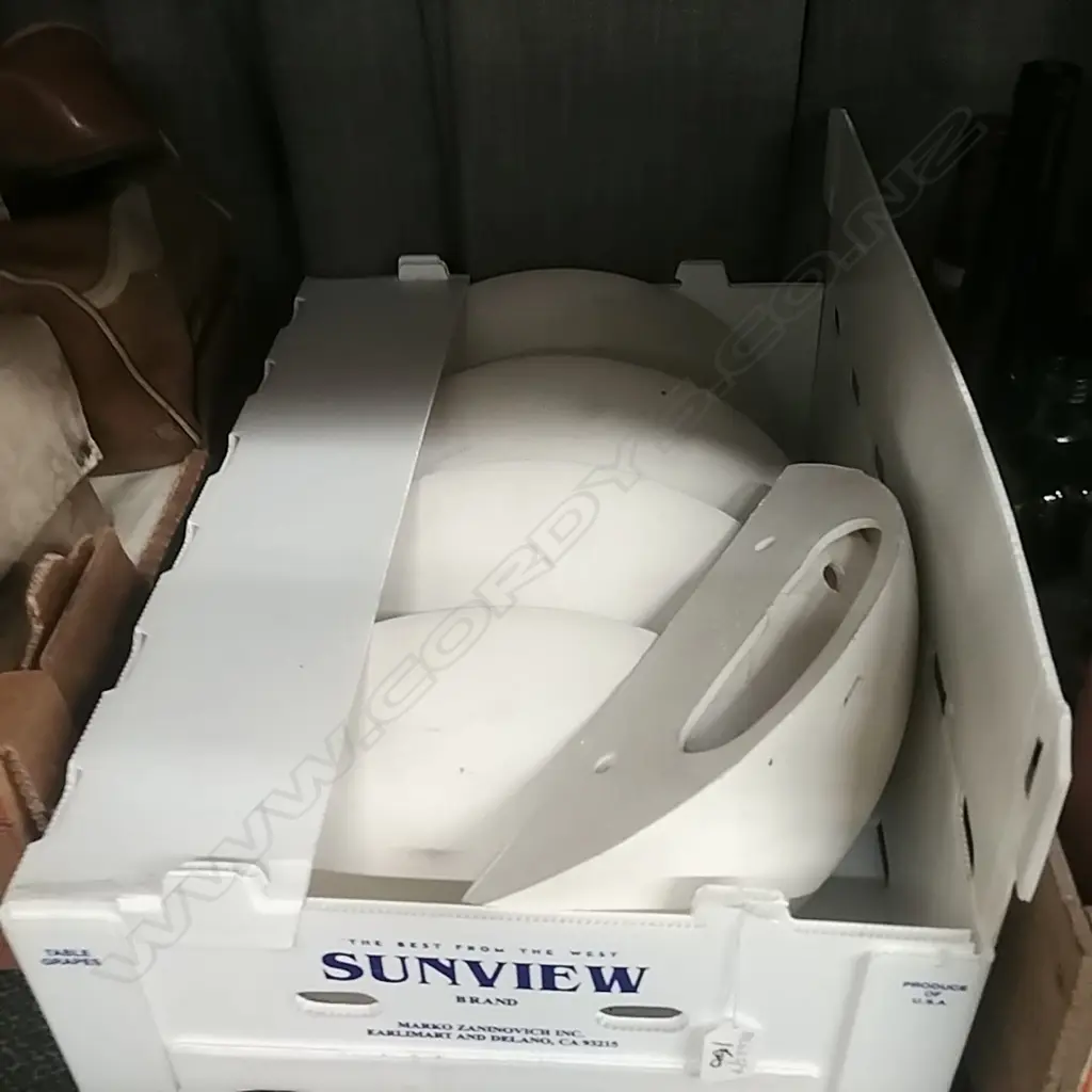 BOX OF WALL LIGHTS Image 1++