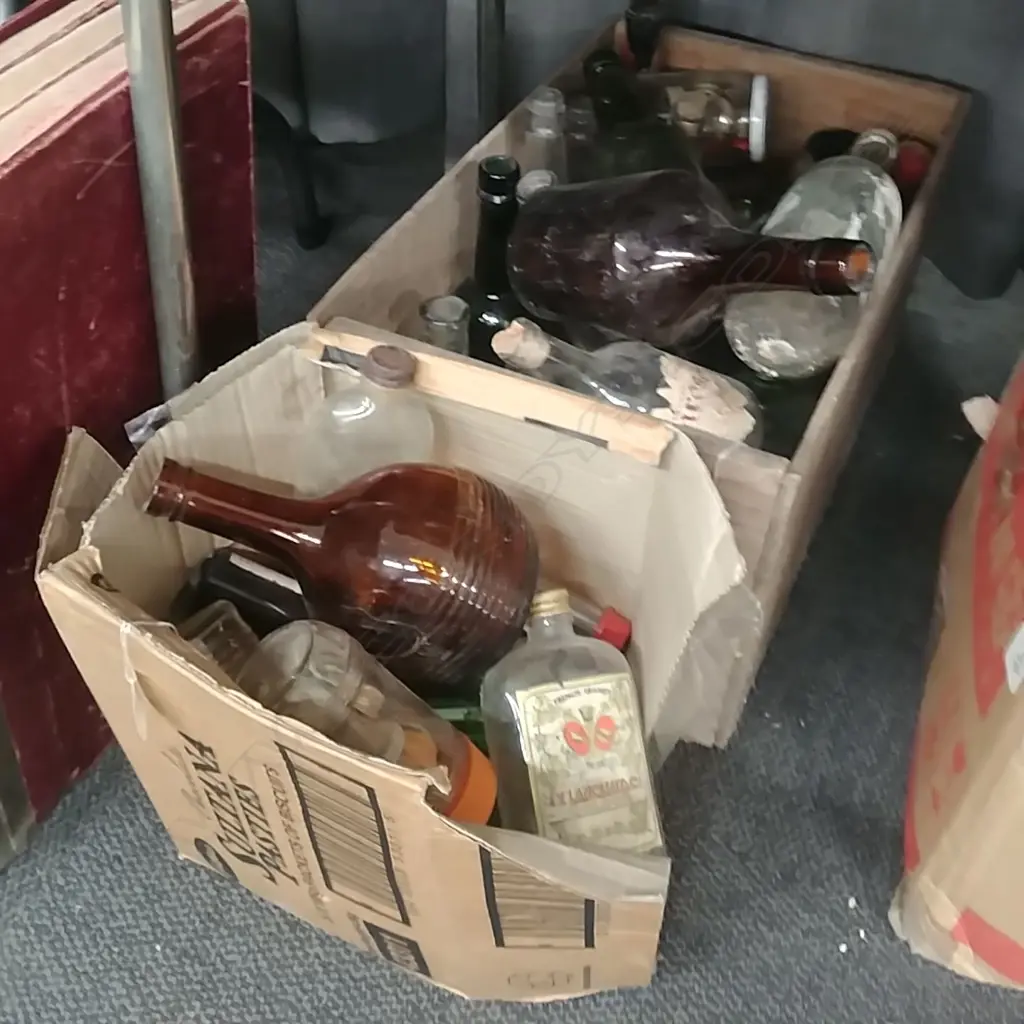 2 BOXES OF VINTAGE BOTTLES Image 1++