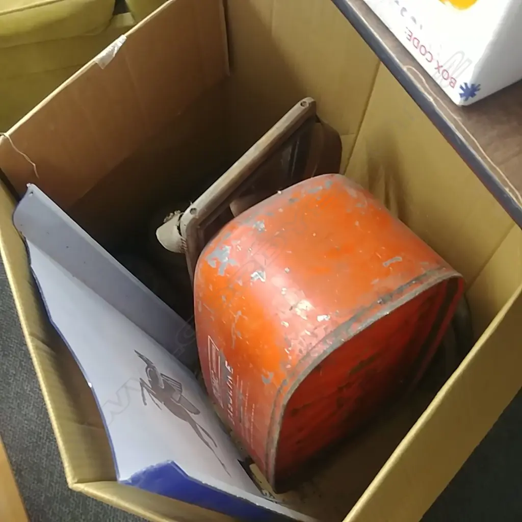 BOX OF CARRIAGE LAMPS + GAS CONTAINER  Image 1++
