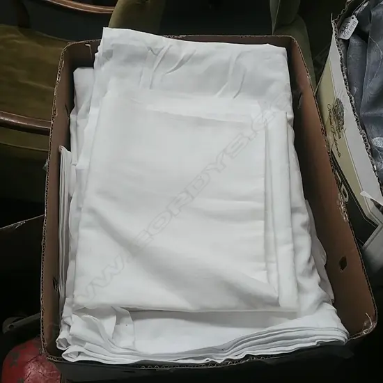 BOX WHITE TABLE CLOTHS