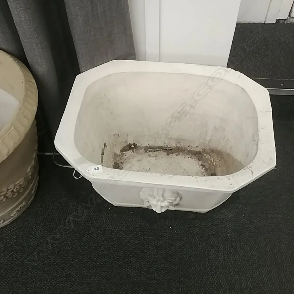 OUTDOOR PLANTER Image 1++