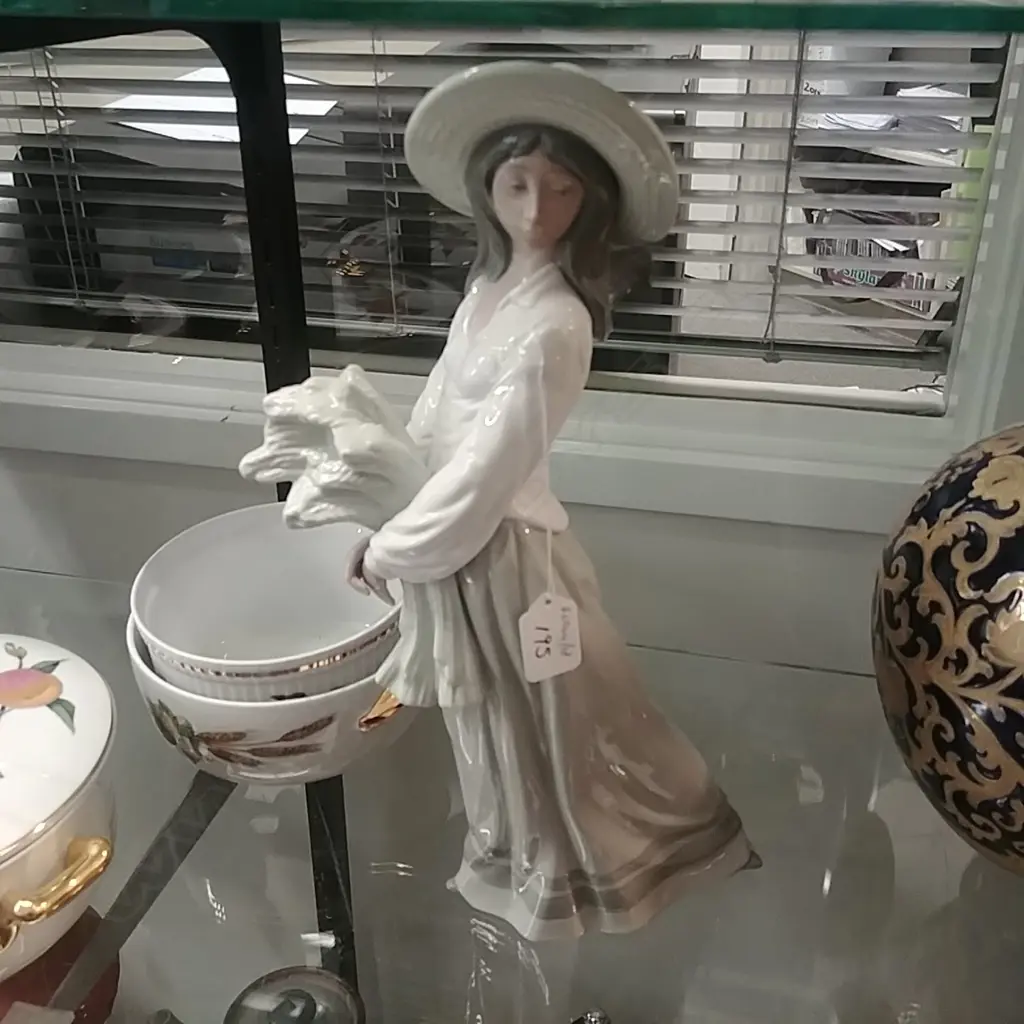 NAO FIGURE OF A GIRL WITH WHEAT Image 1++