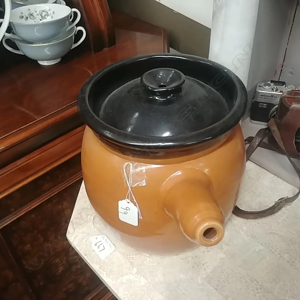 TALL POTTERY VASE & LIDDED CASSEROLE POT Image 1++