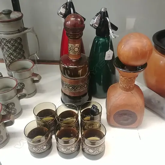 2 FLORENCE DECANTERS LEATHER BOUND;6 GLASSES; 2 SODA STREAMS