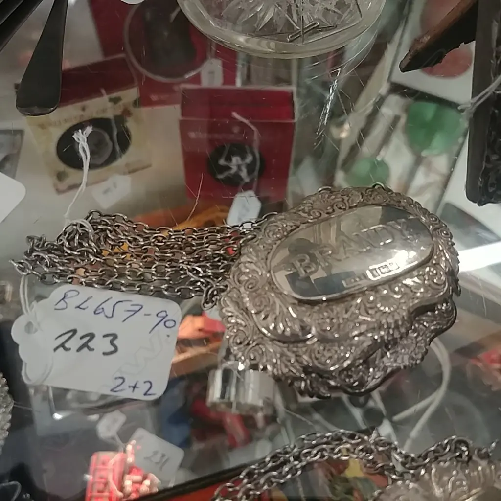 PR SILVER DECANTER LABELS + 2 S/PLATE Image 1++