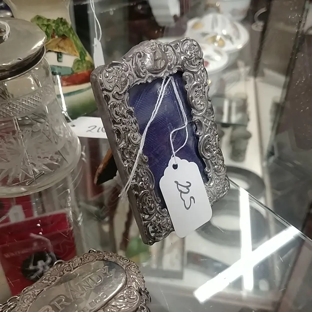 EDW SMALL SILVER PHOTO FRAME Image 1++