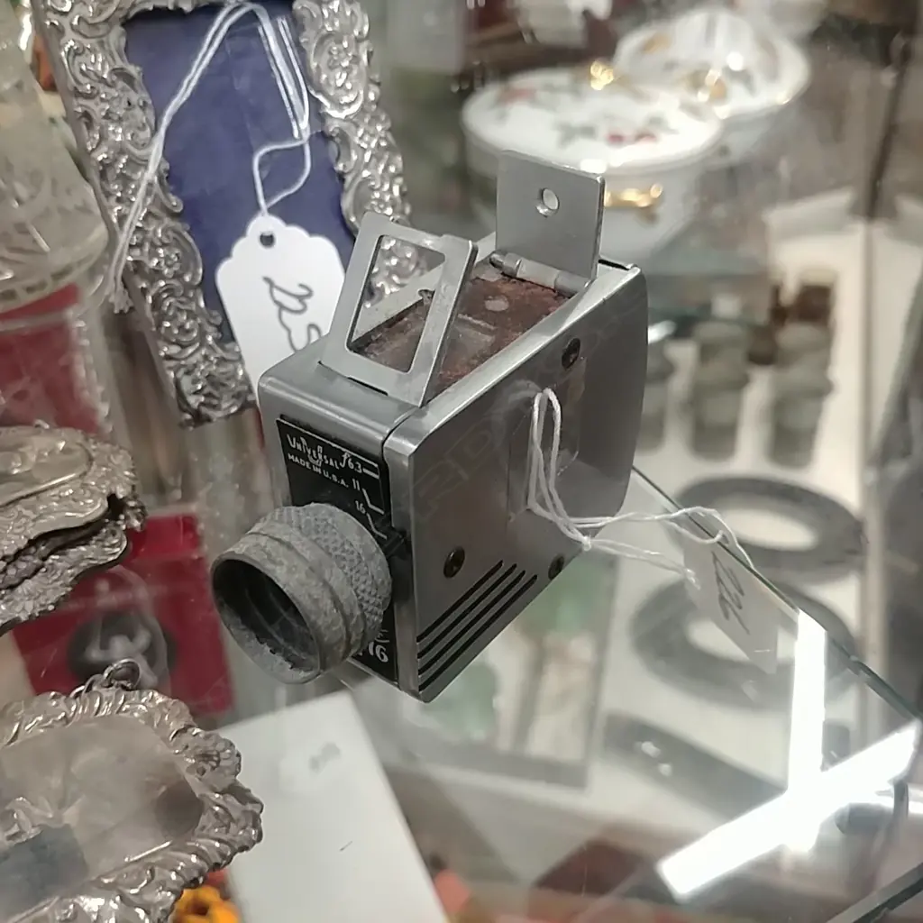 The Minute 16 is a sub-miniature camera for 16mm perforated film in re-loadable cartridges. It was introduced 1949 by the Universal Camera Corp. of New York Image 1++