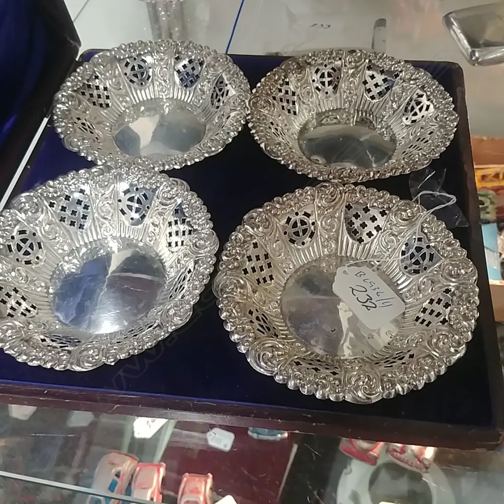 4 CASED STG SILVER DISHES Image 1++