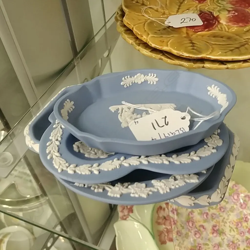 4 WEDGWOOD DISHES Image 1++