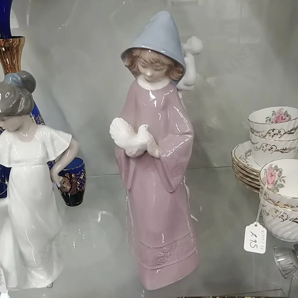 NAO FIGURE OF A GIRL WITH BIRD Image 1++