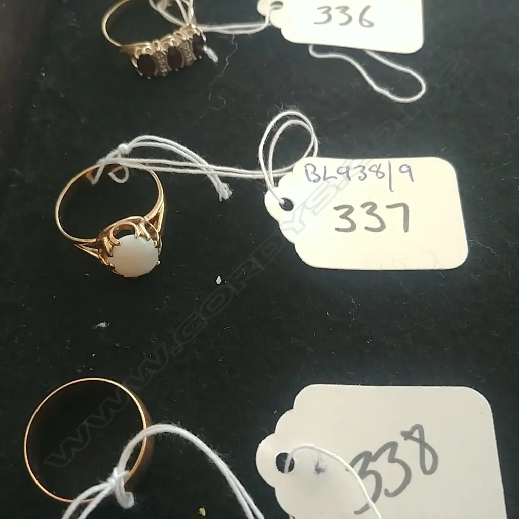 OPAL & 9CT RING Image 1++