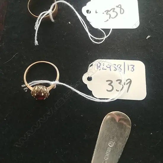 9CT GOLD & GARNET RING DIA?