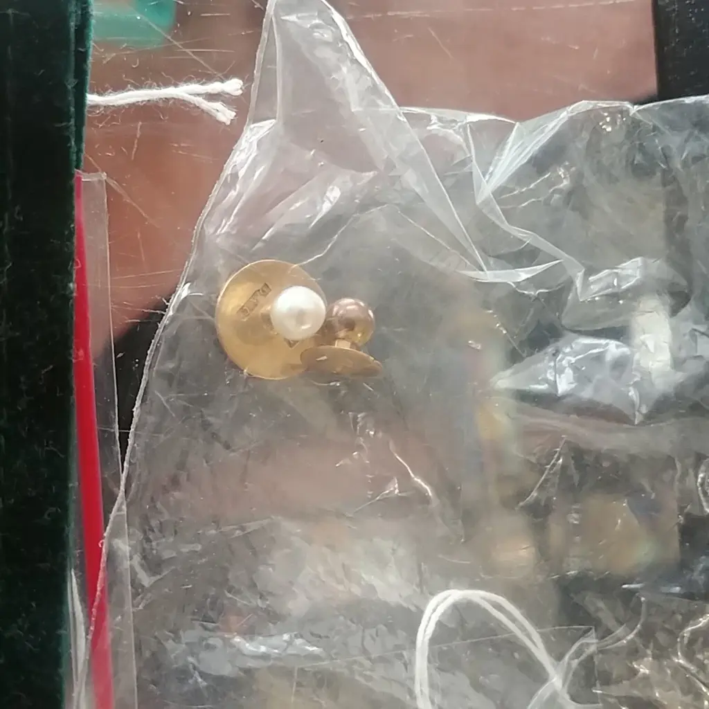 15CT GOLD STUD & 18CT GOLD STUD (PS) Image 1++